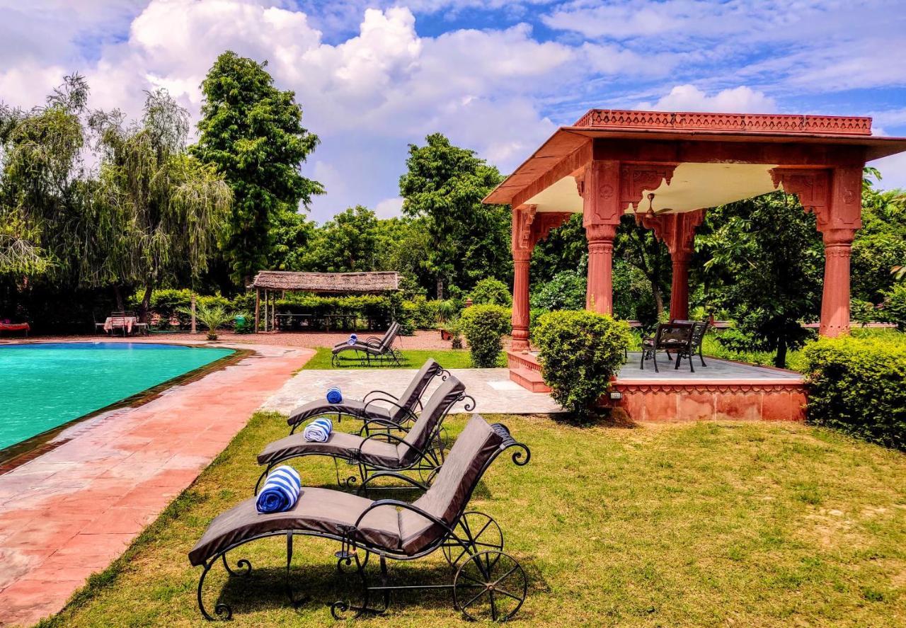 Umaid Palace - A Lakeside Heritage Palace Resort Near Jaipur Close To Bhangarh & Chand Baori Stepwell Abhaneri Dubbī Exterior foto