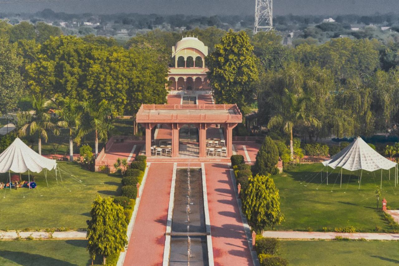 Umaid Palace - A Lakeside Heritage Palace Resort Near Jaipur Close To Bhangarh & Chand Baori Stepwell Abhaneri Dubbī Exterior foto