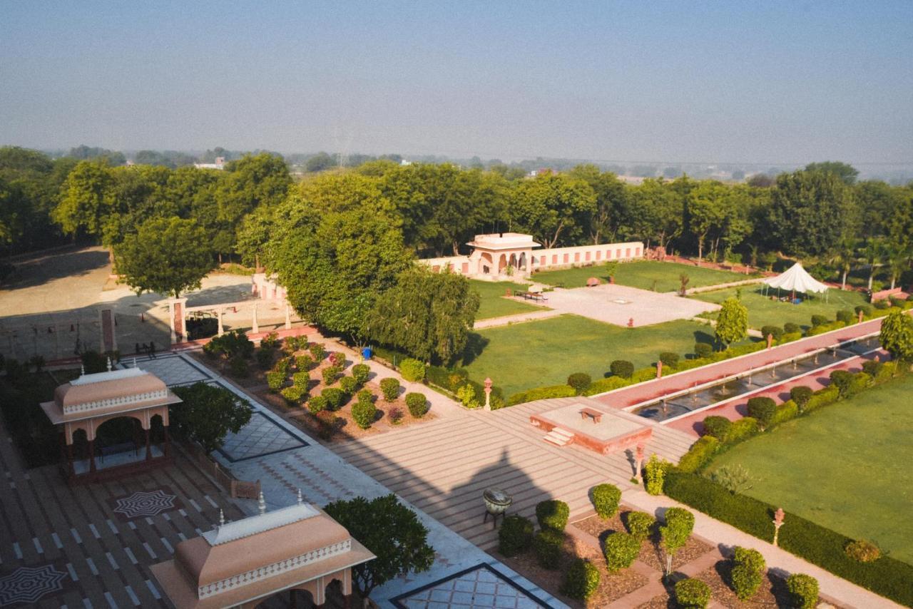 Umaid Palace - A Lakeside Heritage Palace Resort Near Jaipur Close To Bhangarh & Chand Baori Stepwell Abhaneri Dubbī Exterior foto