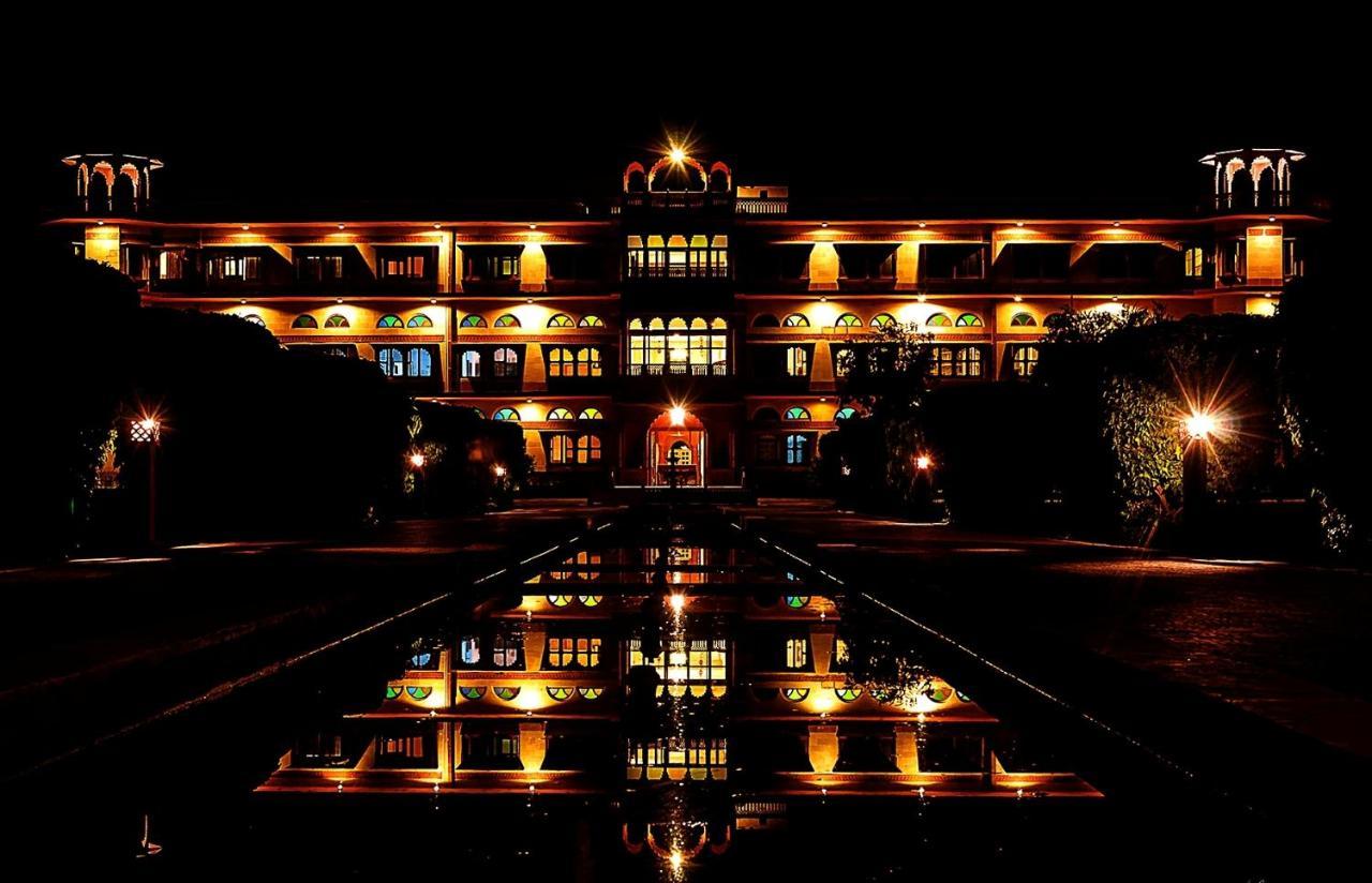 Umaid Palace - A Lakeside Heritage Palace Resort Near Jaipur Close To Bhangarh & Chand Baori Stepwell Abhaneri Dubbī Exterior foto