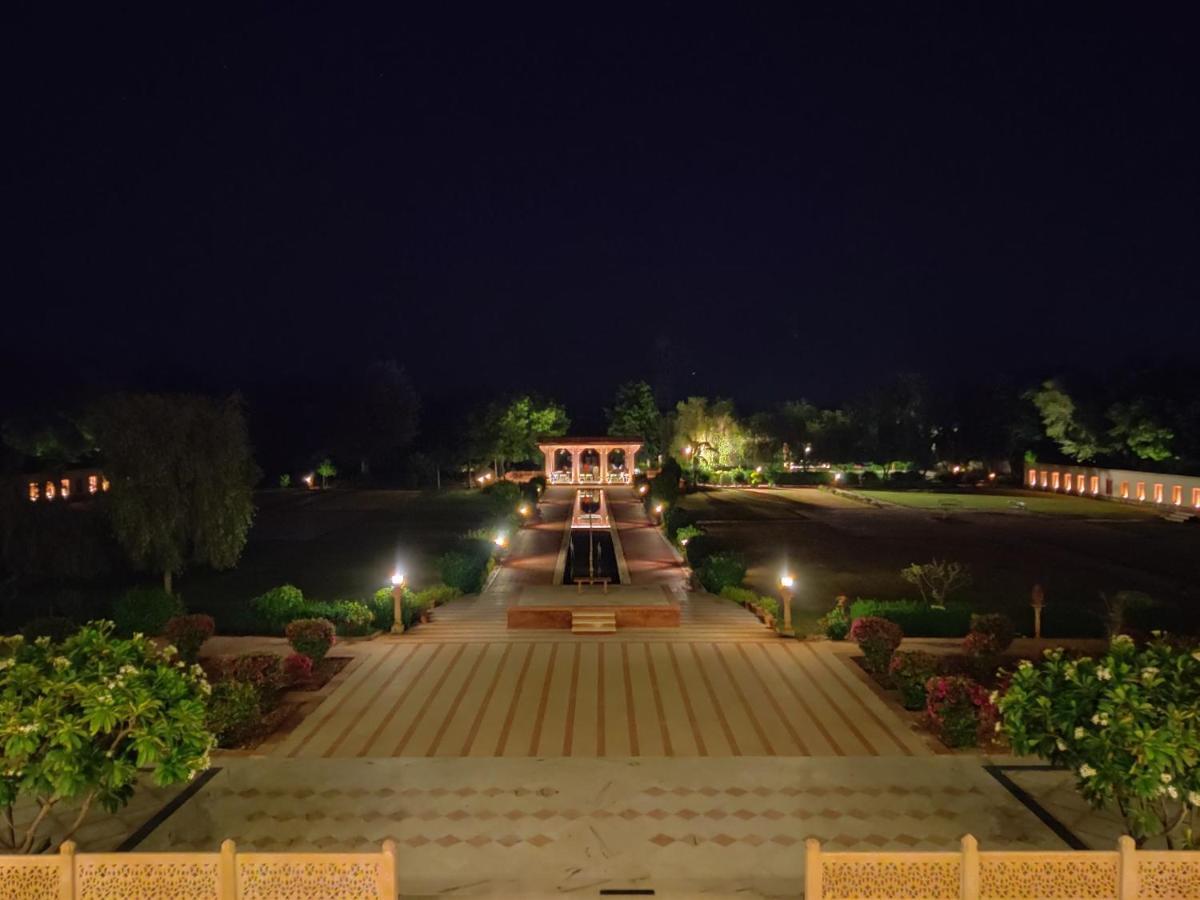 Umaid Palace - A Lakeside Heritage Palace Resort Near Jaipur Close To Bhangarh & Chand Baori Stepwell Abhaneri Dubbī Exterior foto