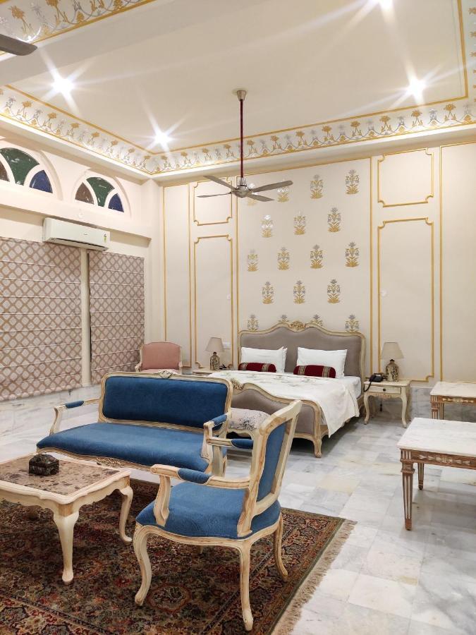 Umaid Palace - A Lakeside Heritage Palace Resort Near Jaipur Close To Bhangarh & Chand Baori Stepwell Abhaneri Dubbī Exterior foto